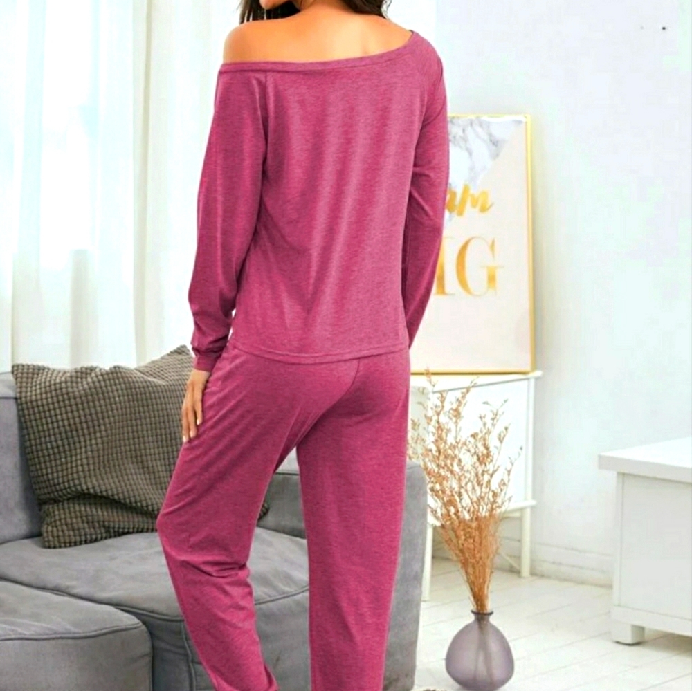 Solid tee with knot front sweatpants
